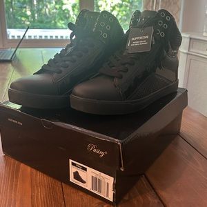 Pastry Pop Tart Grid black/black size 9